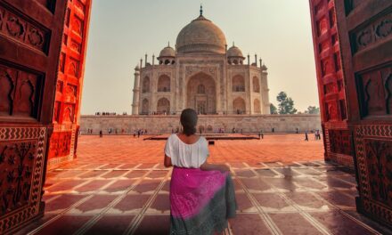 How to Plan a Golden Triangle India Tour in the Month of April?