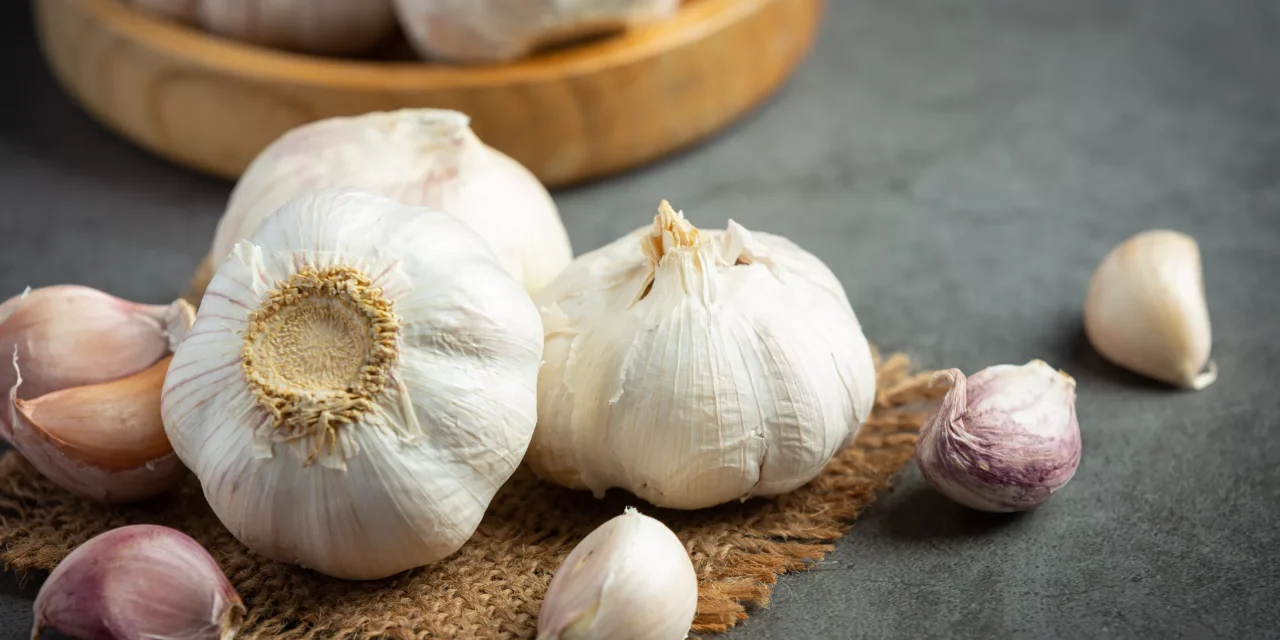 A guide to garlic’s health benefits for men
