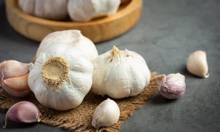A guide to garlic’s health benefits for men